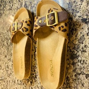 Women’s Leopard Sandals Size 6 Brand: Soda